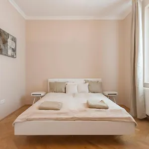 Apartament Opera & Basilica 2 Bedrooms With Balcony, Budapeszt